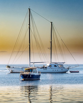 Eine Yacht chartern - Traumurlaub auf dem Meer